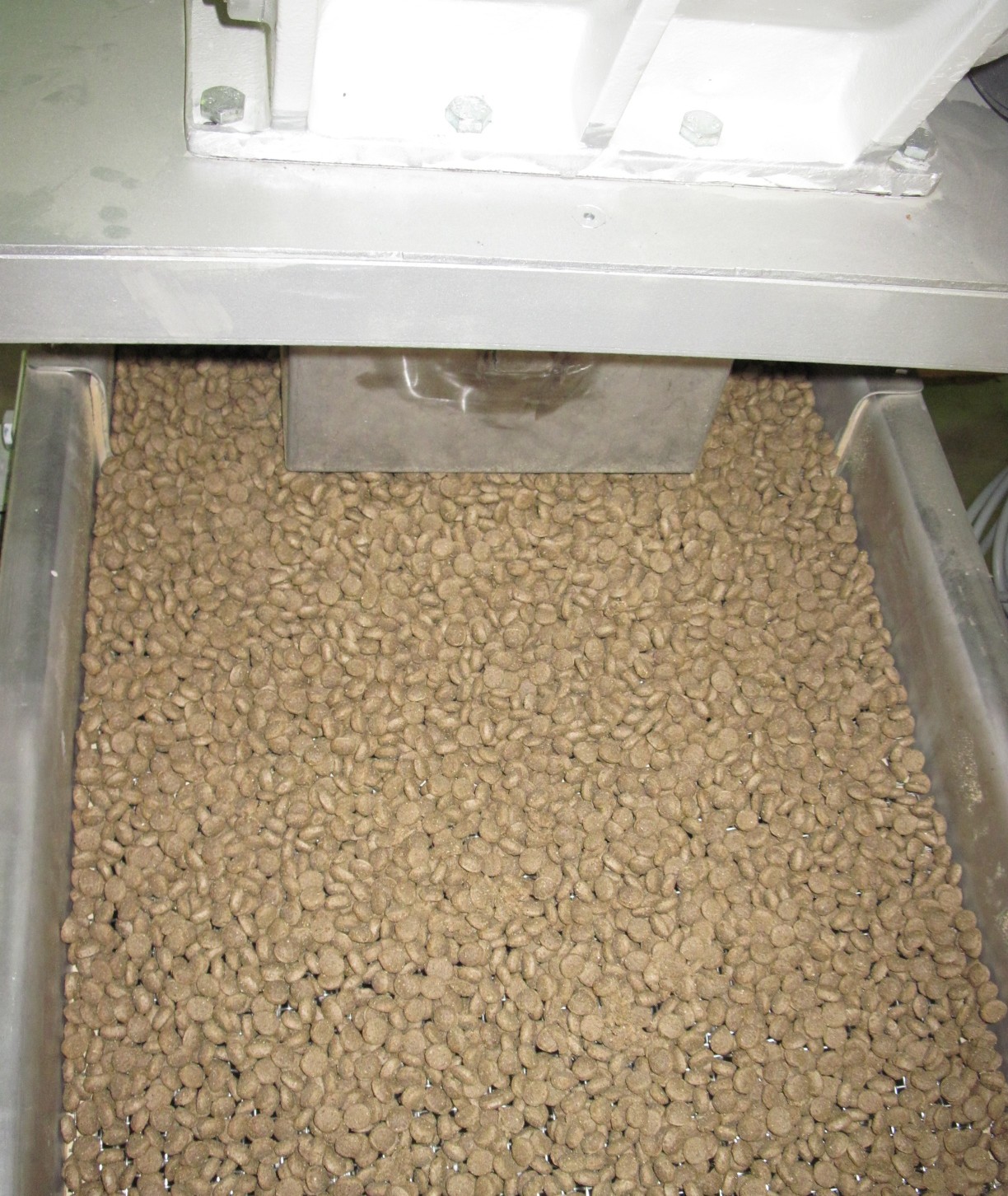 使用立式圓筒乾燥機來乾燥寵物食品 / 德國